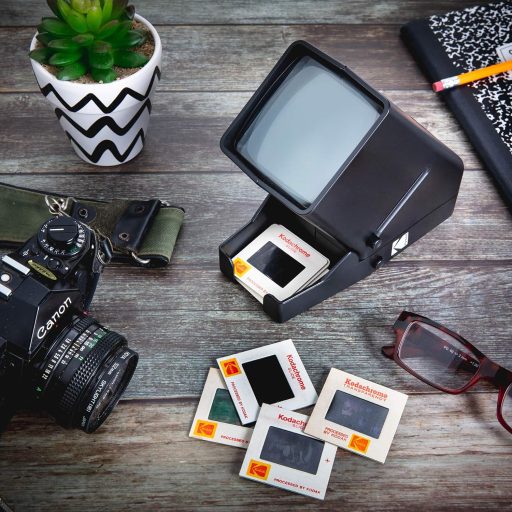 Kodak Slide Viewer, 35mm-es kisfilm és dianézegető, 3x-os nagyítás, led átvilágítás